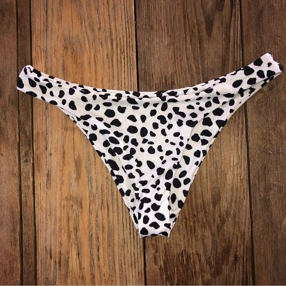 Other - ✌🏼2️⃣for $10  White & black bikini bottom Sz Small